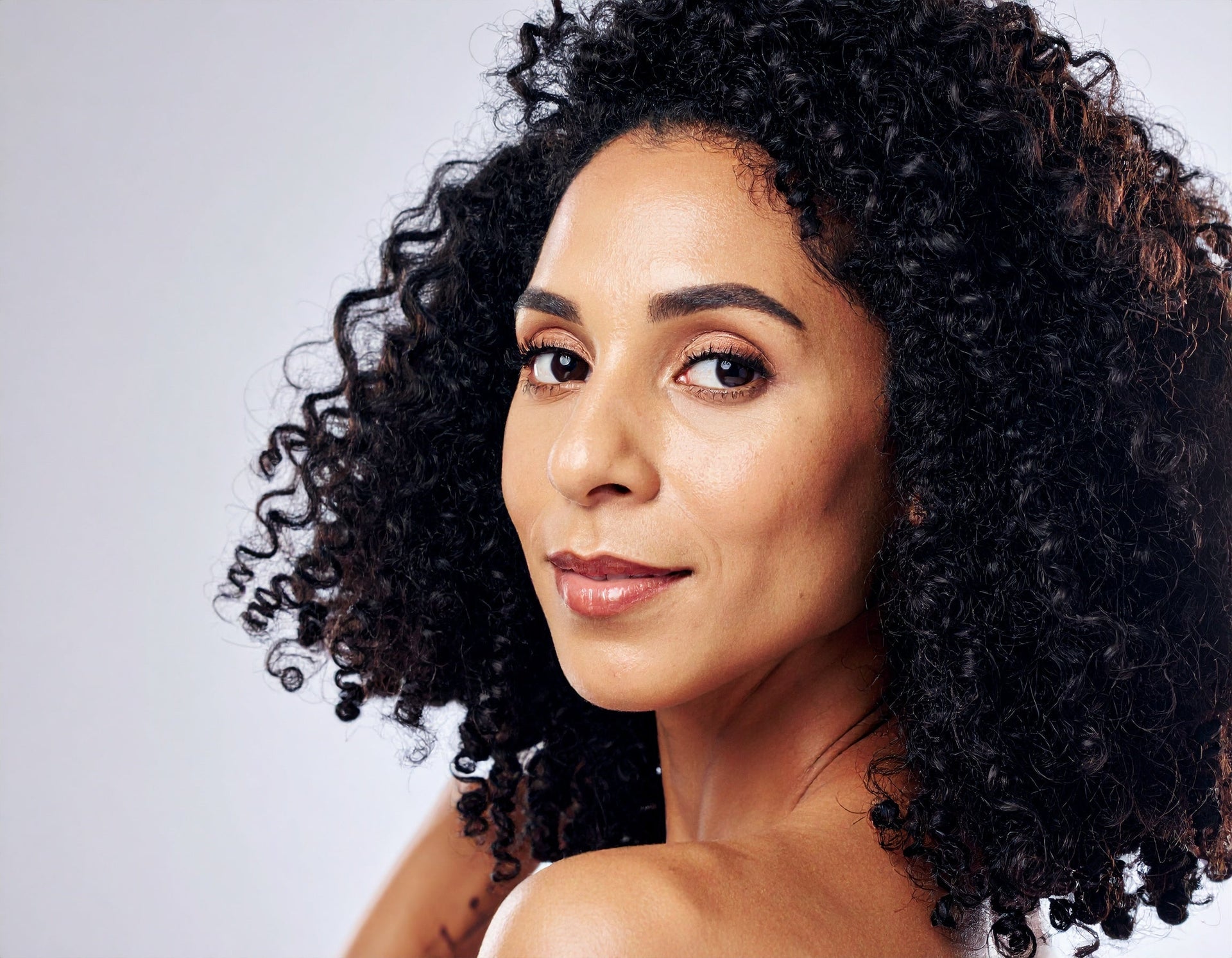 What Is the Best Frizz Serum for Curly Hair Supposed to Do?